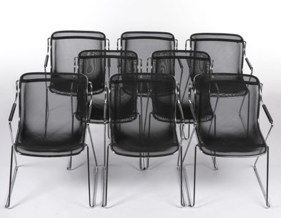 null Charles POLLOCK (Né en 1930)
Suite de huit chaises empilables modèle Pénélope...
