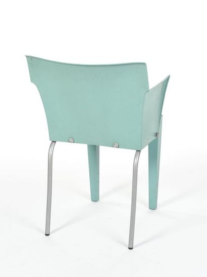 null Philippe STARCK ( Né en 1949)
Suite de quatre chaises modèle Dr Globe à assise...