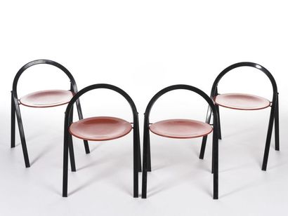 null CIDUE (XXème)
Suite de quatre chaises pliantes à structure en métal laqué noir...