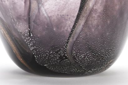 null Carlos VIEIRA (XX- XXI ème)
Vase de forme ovoïdale en verre soufflé multicouches...