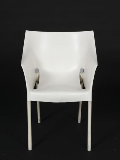 null Philippe STARCK ( Né en 1949)
Suite de quatre fauteuils empilables en modèle...