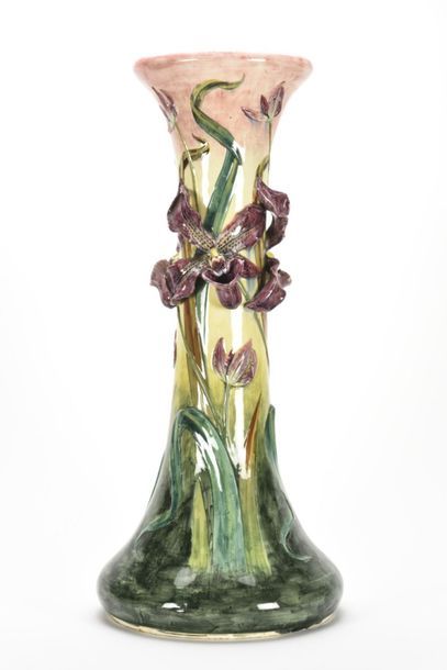 null Delphin MASSIER (1836-1907)
Colonne en céramique polychrome à décor en barbotine...