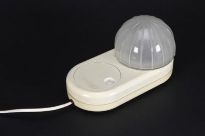 null Adalberto DAL LAGO
Lampe modèle Farstar en plastique abs beige et réflecteur...