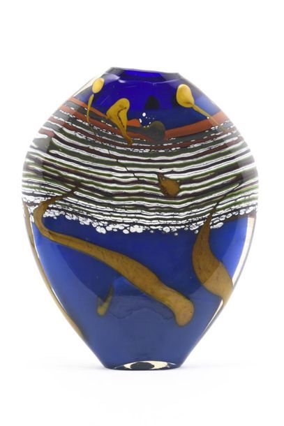null Jean-Luc GARCIN (1954) 
Haut vase en verre soufflé polychrome de forme ovoïdale...