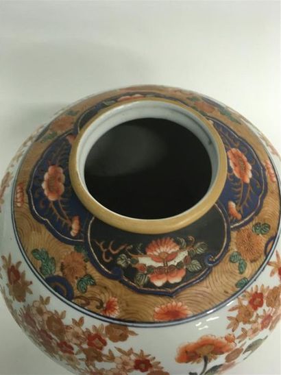 null Vase boule en porcelaine de Chine 
H : 30 cm