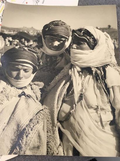 null Bernard Rouget (1914-1987)
Femmes marocaines
Tirage sur papier argentique
joint...