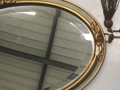 null Miroir ovale en stuc vers 1930
77 x 49 cm