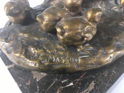 null Jules Edmond MASSON (1871-1932)
Groupe avec perdrix et oisillons, 
Base en marbre...