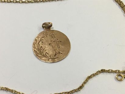 null Médaille de baptême en or daté 1915, une chaîne de baptême,3, 95 grs 