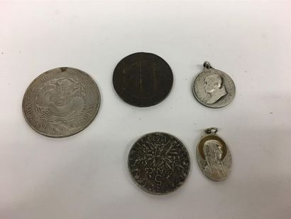 null Chine, pièce (percée)
Joint pièces en argent et médailles