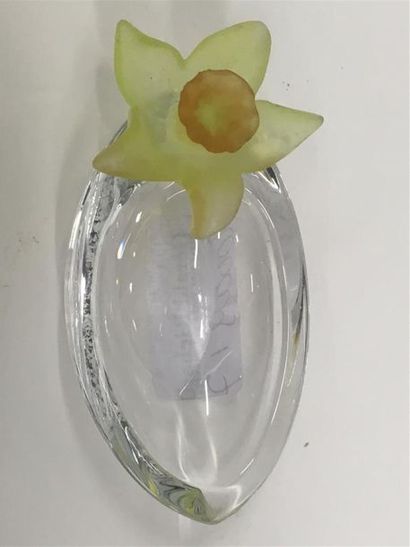 null DAUM coupe miniature avec jonquille en pate de verre 
D : 9 cm
