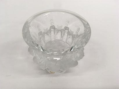 null LALIQUE 
Vase moineau en cristal taillé 
H : 13 cm