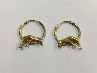 null paire de boucles d'oreilles en or jaune à décor de dauphin pds : 2, 72 grs
