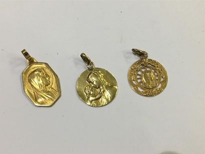 null Trois médailles de baptême en or jaune pds : 6,83 grs