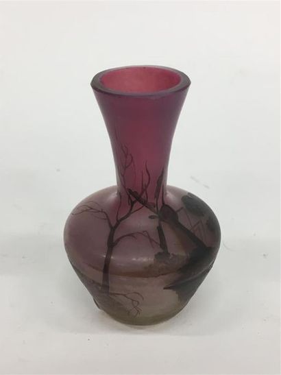 null Vase en verre émaillé
H : 9 cm