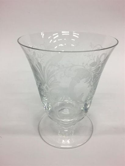 null BACCARAT vase à décor de motif de ferronerie en cristal taillé 
H : 18 cm