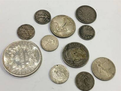 null Pièce de 10 francs 1970, et divers pièces de1 francs et 50 centimes en argent...