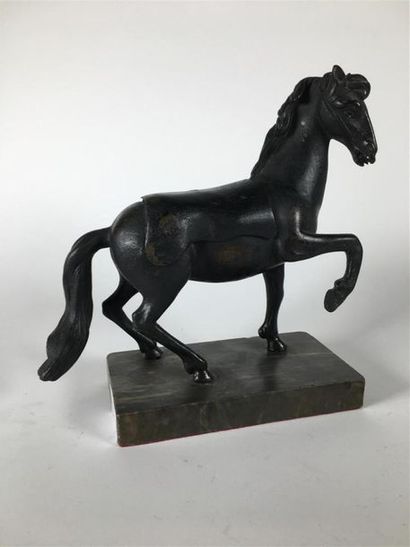 null Sujet en bronze patiné, cheval 
H : 23 cm