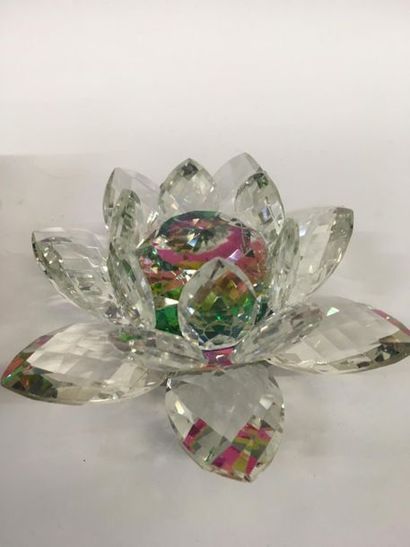 null CHINE Fleur en cristal taillé dans un coffret gainé de soie