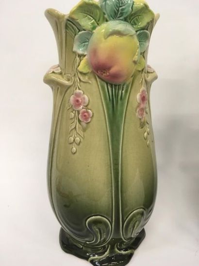 null Paire de vases à décor de pommes
H : 33 cm
très bon état
