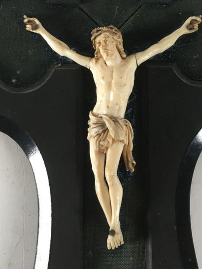 null Christ en ivoire
H : 11.5 cm