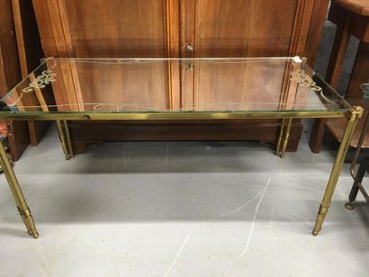null Table basse en verre piétement en laiton
90 x 42 cm
H : 44 cm