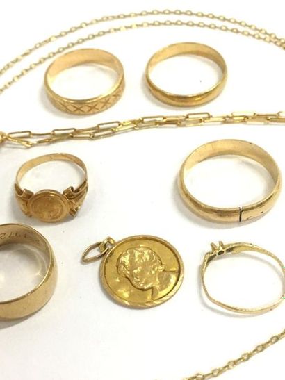 null Lot de bijoux or 18 k (750) vendus en débris : 6 bagues et anneaux, chaîne,...