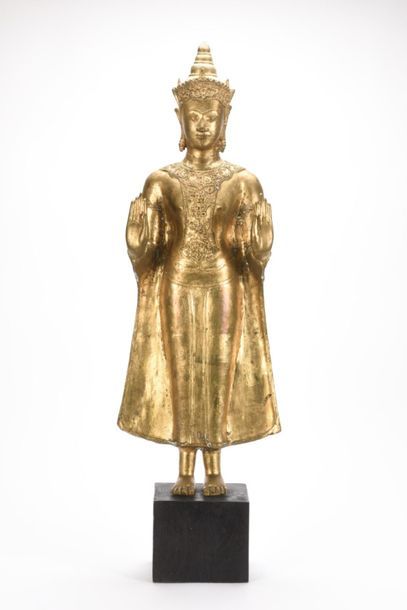 null Bouddha en bronze doré debout
Fin 19ème siècle
H avec socle 98 cm
