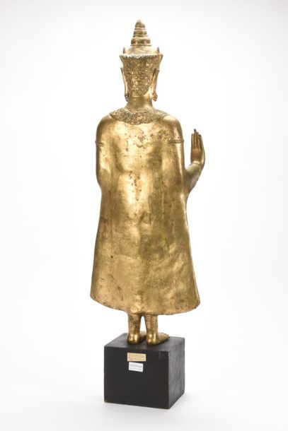 null Bouddha en bronze doré debout
Fin 19ème siècle
H avec socle 98 cm
