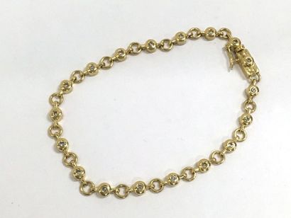 null Bracelet en or jaune 18 K (750), suite d'anneaux ronds, un sur deux serti de...