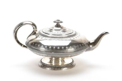 null Service à thé en argent de forme ottomane à décor de frises lancéoléees et rangs...