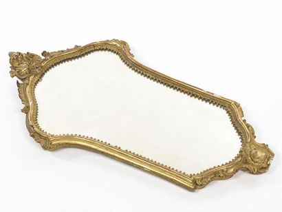 null Paire de miroirs en bois doré
19ème siècle
77 x 44 cm (accident à l'un des ...