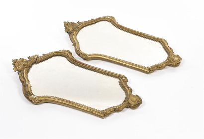null Paire de miroirs en bois doré
19ème siècle
77 x 44 cm (accident à l'un des ...