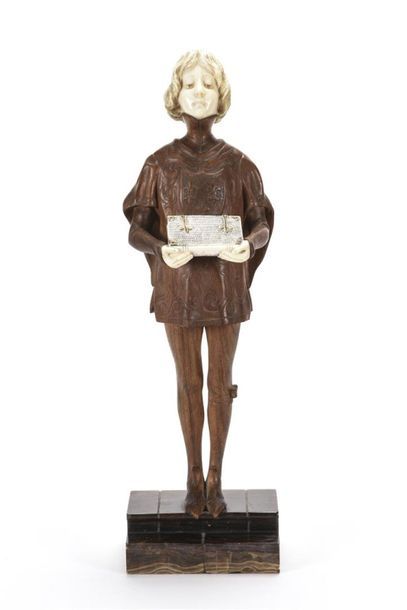null Léon Noël DELAGRANGE (1872-1910)
Jeune page. 
Sculpture en Ivoire, ivoire, socle...