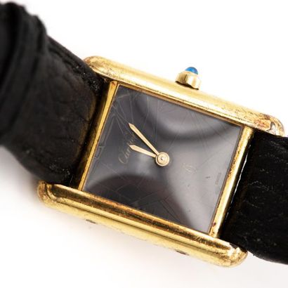 null CARTIER Signée,TANK quartz n° 66001/40570 Montre bracelet de dame, en vermeil,...