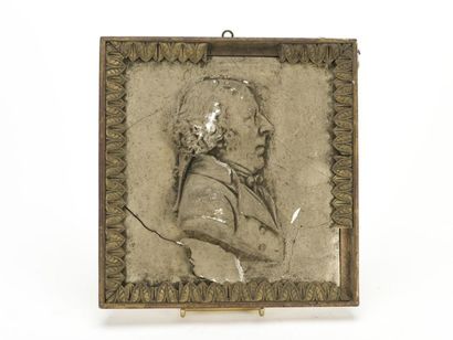 null Ecole française de la fin du 18ème siècle
Portrait d'homme en buste en relief
Plâtre
Cadre...