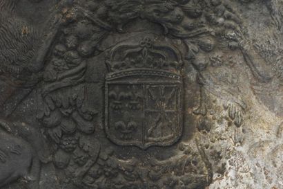 null Importante plaque de cheminée aux armes de France en fonte de fer
17ème siècle
77...