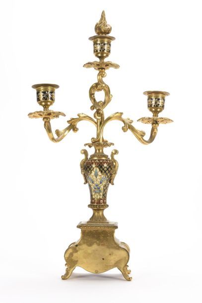 null BAILLY Garniture de cheminée en bronze cloisonné et émaillé, il comprend une...