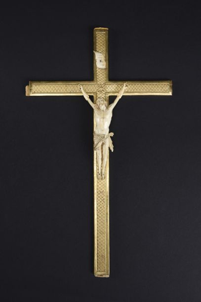 null Christ en ivoire croix en bois doré 
18ème siècle
H du sujet : 20 L : 12 cm