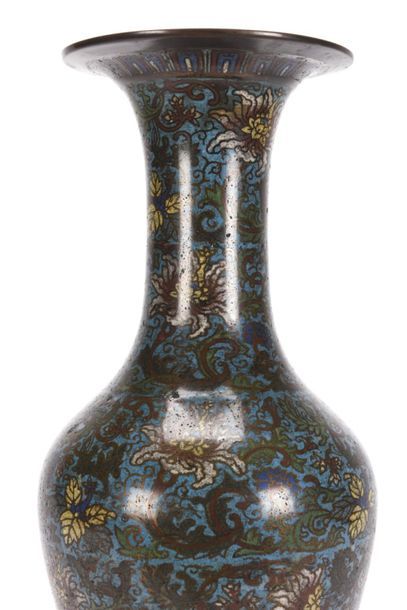 null CHINE Importante paire de vases balustre en bronze cloisonné
19ème siècle
