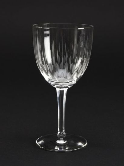 null Baccarat, service de verres en cristal taillé modèle Paris
Comprenant deux brocs...
