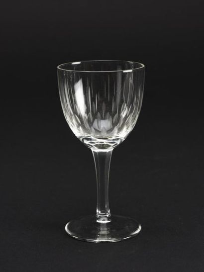 null Baccarat, service de verres en cristal taillé modèle Paris
Comprenant deux brocs...