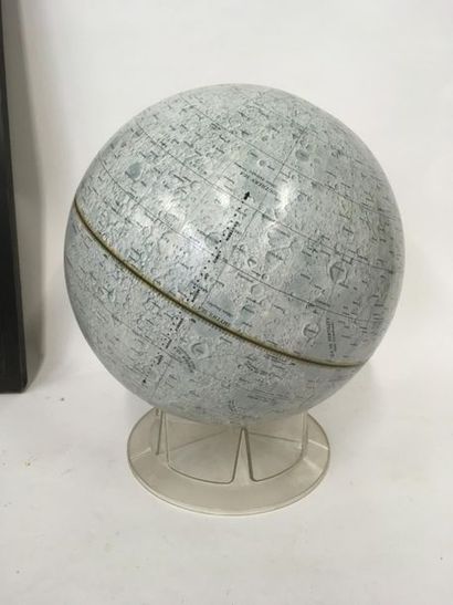 null Globe lunaire
H avec le socle : 40 cm