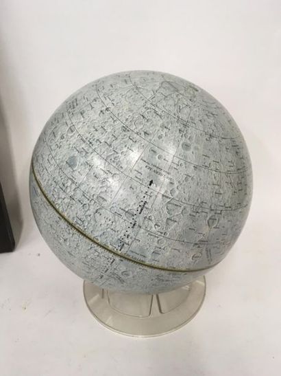 null Globe lunaire
H avec le socle : 40 cm