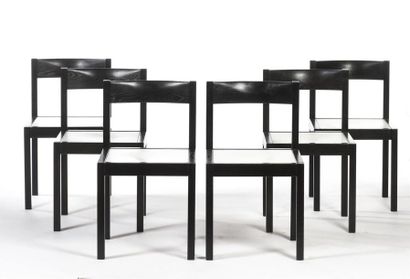null VICTORIA SUISSE
Suite de six chaises à structure en chêne teinté noir et garniture...
