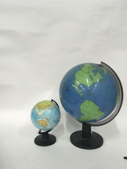 null 2 globes dont un petit
H grand : 45 cm