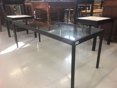 null Table pietement métalique, plateau en verre
121 x 46 x 44 cm