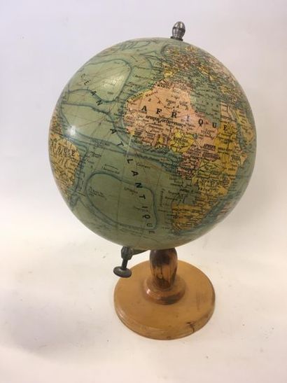 null Globe terrestre 
H : 44 cm