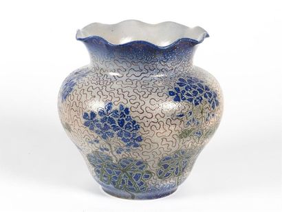 null SARREGUEMINES
Important vase en céramique émaillée à décor de'hortensias
Décor...