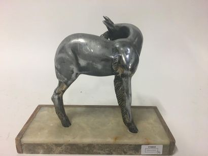 null ROCHARD, Le Faon
Bronze argenté, base en marbre et albâtre
28 x 12 H 24 cm